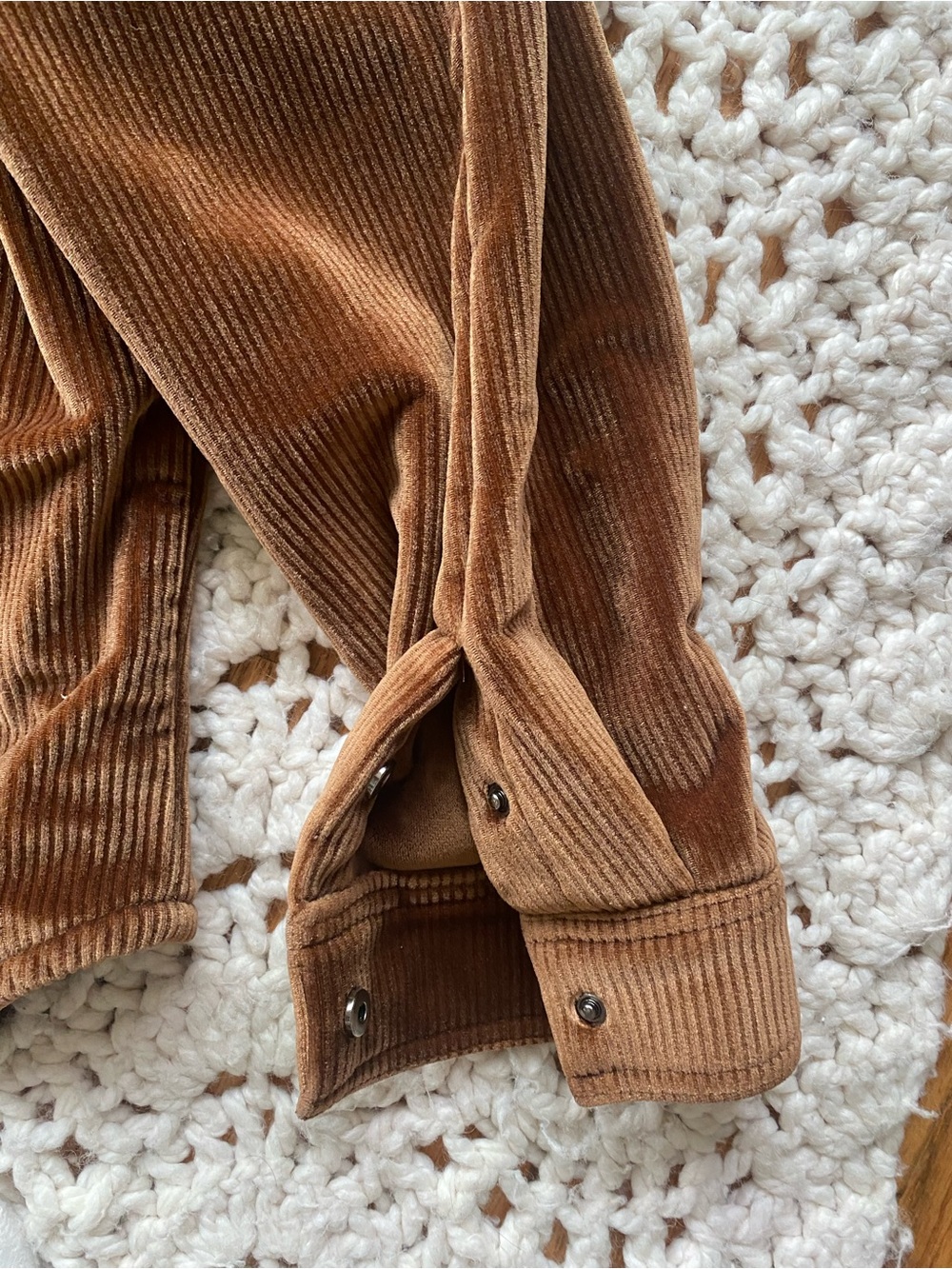 ALO Yoga Mountainside Velour Shacket in Cinnamon Brown - Picture 6 of 14